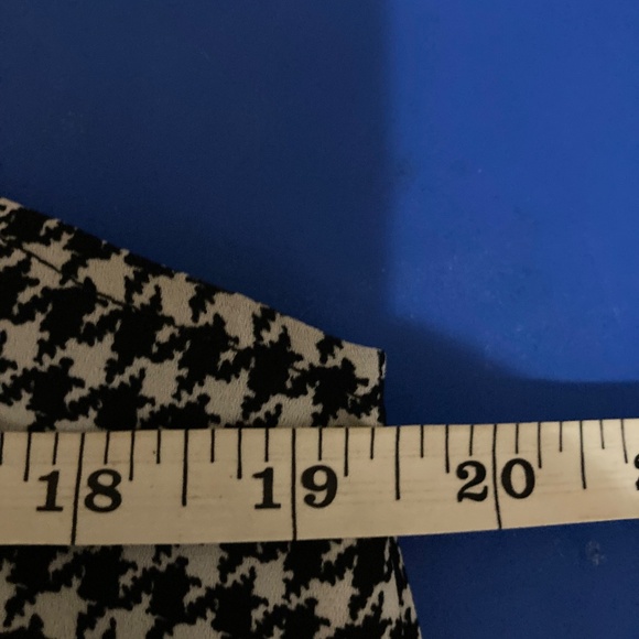 Ann Taylor Women’s Black & White Hounstooth Blouse - Picture 7 of 8